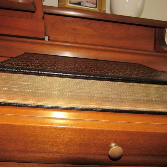 Moby Dick or The Whale Book New - Picture 9 of 12